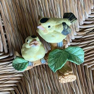 Lefton Bird Figurine Chicks on Branch Yellow Birds 03306